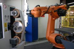 Maschinelles Oberflächenschleifen: EPP Industrietechnik Maschinelles Oberflächenschleifen: EPP Industrietechnik